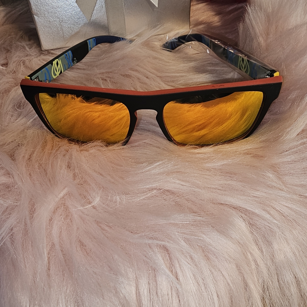 Men's Black Sunglasses with Gold Lenses - Picture 5 of 9